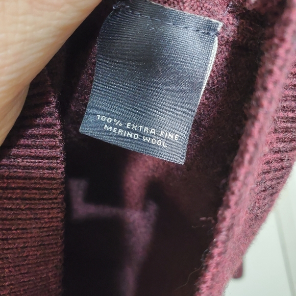 Hart Schaffner Marx Men's Merino Wool V-Neck Sweater - Used Excellent Condition - Picture 3 of 5